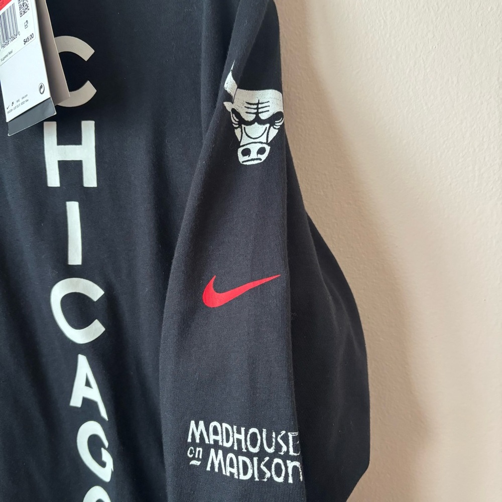 Nike Chicago Bulls T-Shirt NWT - Picture 3 of 6